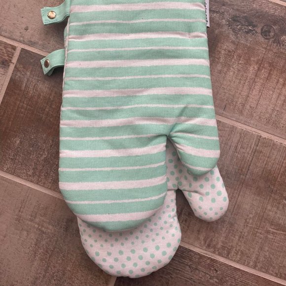 Cuisinart Kitchen Nwt Mint Green Oven Mitt Set Of 2 Poshmark